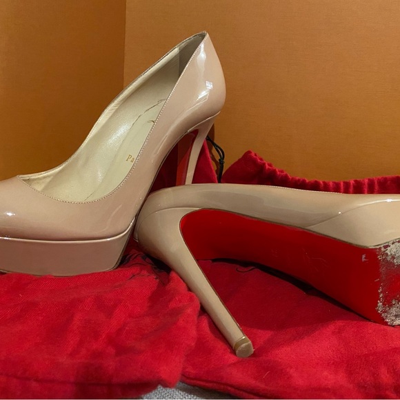 Christian Louboutin beige, Pat and leather heels - Picture 2 of 5